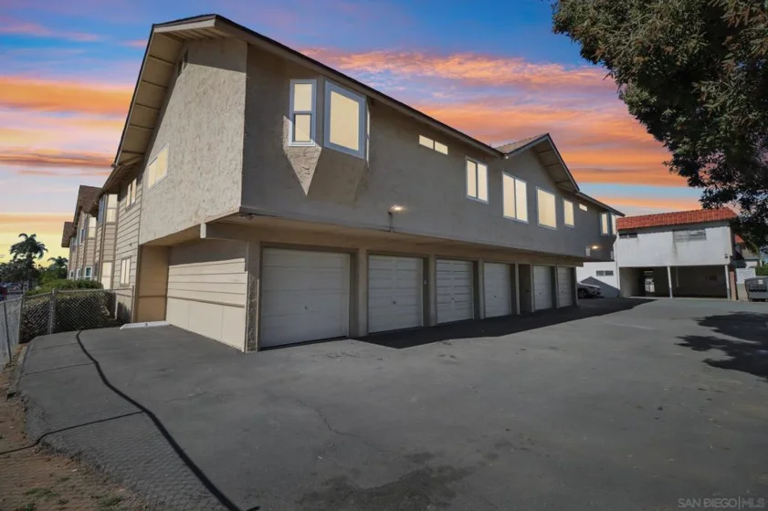 1274 Holly Avenue photo 1