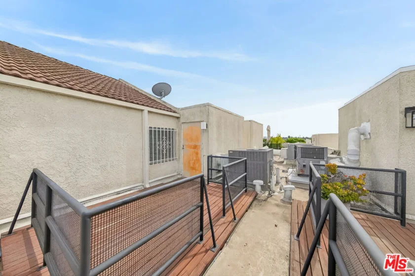 1118 Valencia Street #310 photo 23