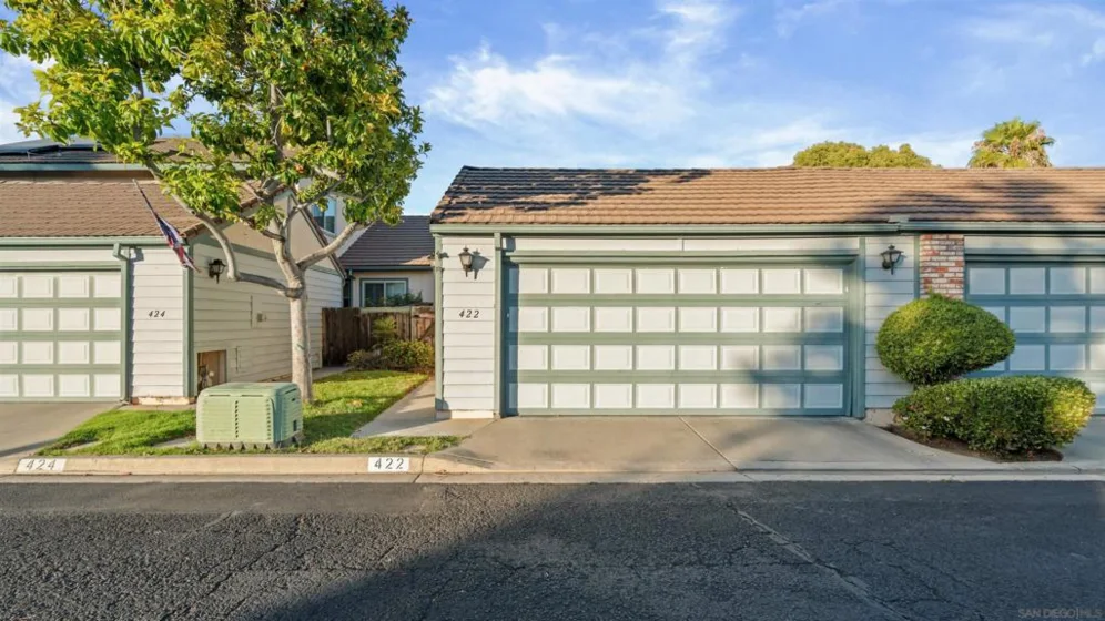 422 Devonshire Gln photo 2