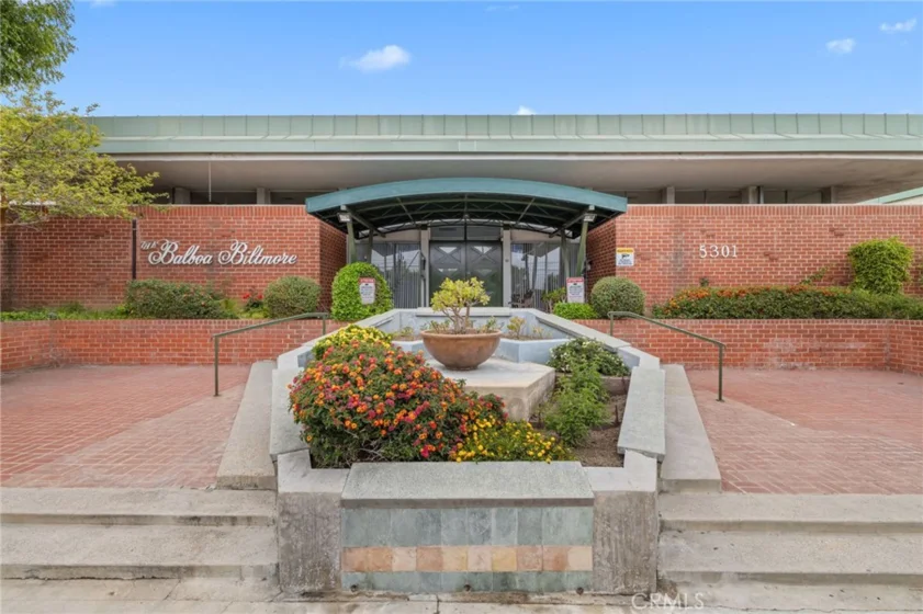 5301 Balboa Boulevard #D9 photo 1