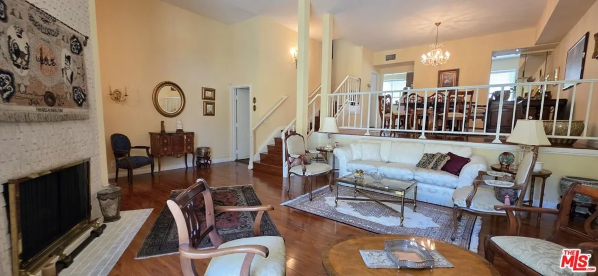17707 Magnolia Boulevard photo 3