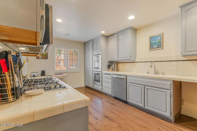 5200 White Oak Avenue #30 photo 9