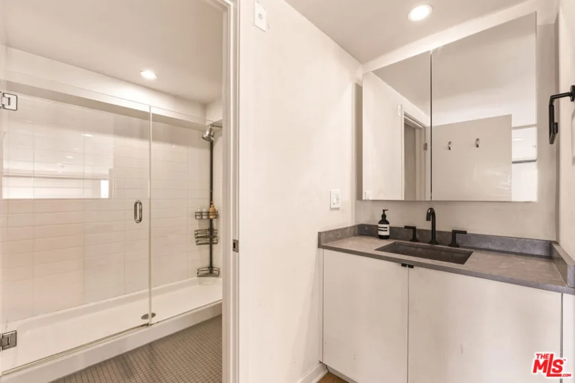 4215 Glencoe Avenue #405 photo 27