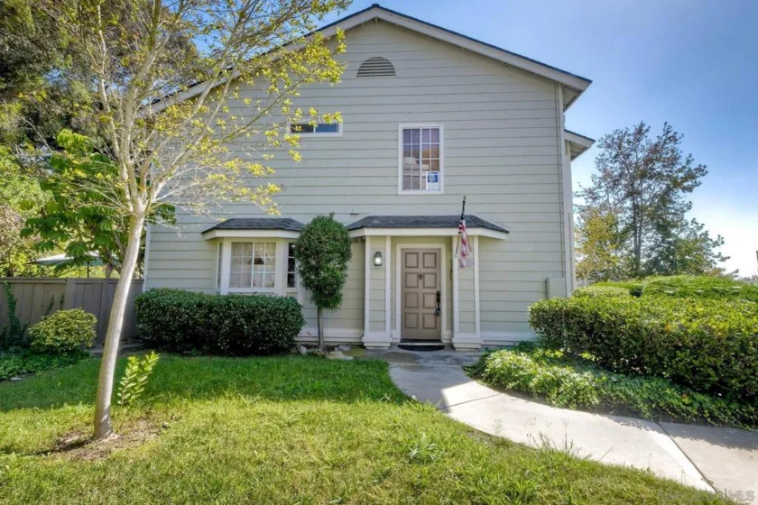 2885 Sanford Lane photo 1