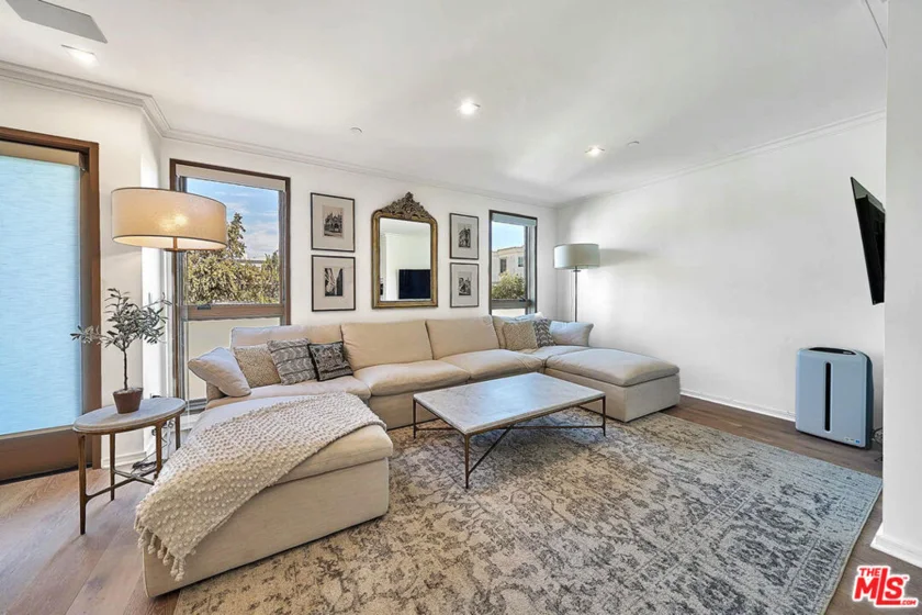 132 N Swall Drive #301 photo 28