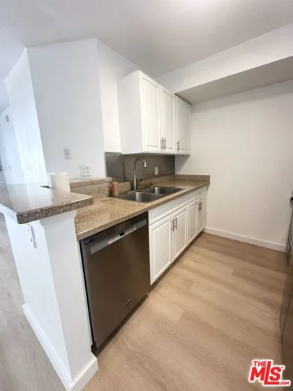 21400 Burbank Boulevard #202 photo 8