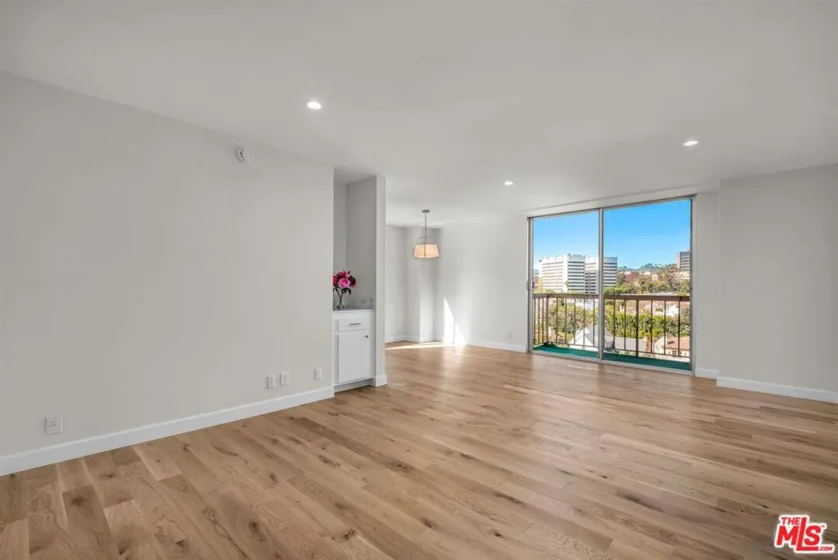 10751 Wilshire Boulevard #909 photo 2