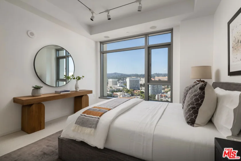 10800 Wilshire Boulevard #1501 photo 6
