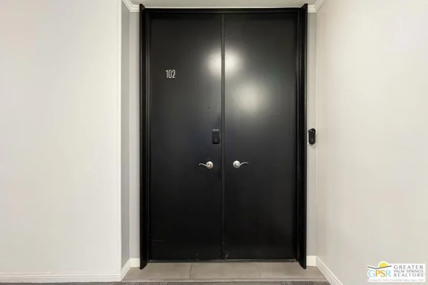 848 N Kings Road #102 photo 27