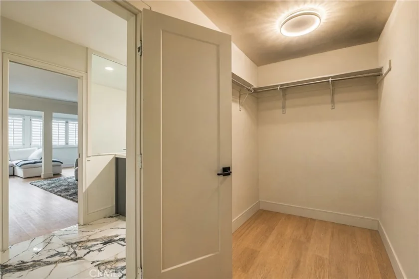 5315 Yarmouth Avenue #104 photo 20