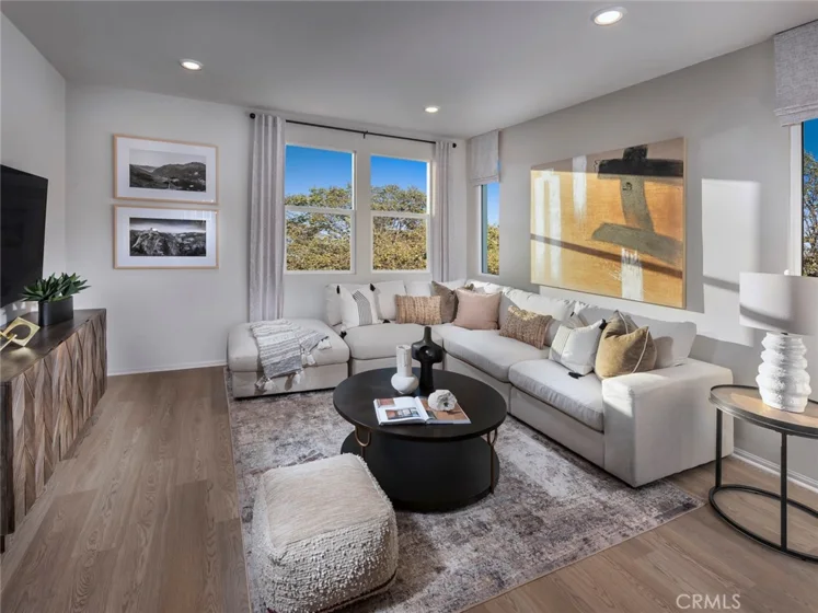 608 Lotus Drive photo 4