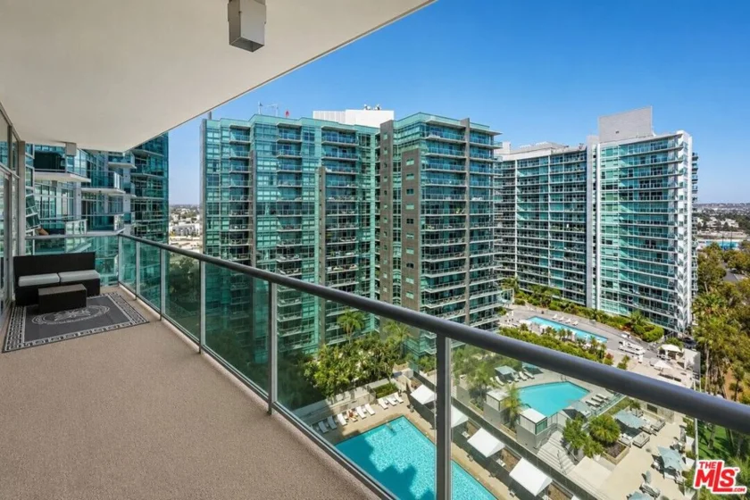 13700 Marina Pointe Drive #1401 photo 5