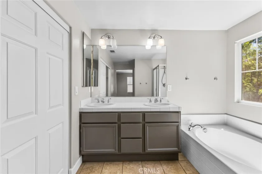 28403 Ravenna photo 43