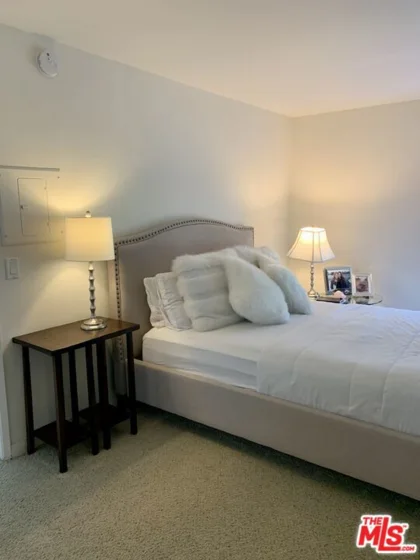 5535 Canoga Avenue #319 photo 12