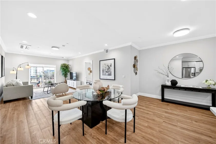 944 S Serrano Avenue #306 photo 4