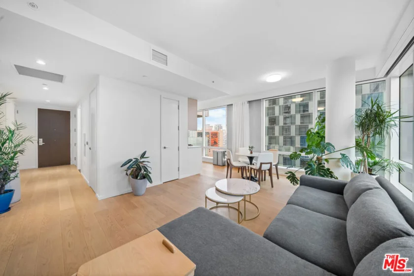 877 Francisco Street #1128 photo 4
