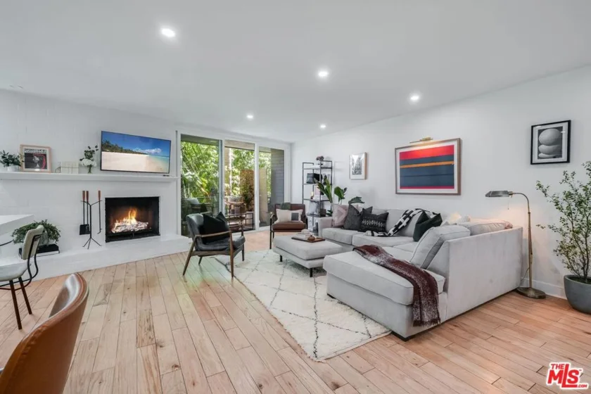 8401 Fountain Avenue #4 photo 1