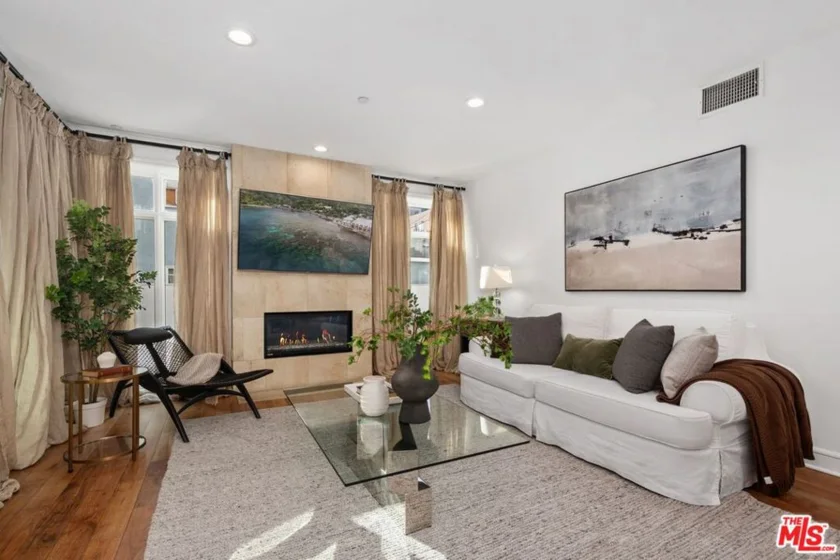 447 N Doheny Drive #102 photo 12