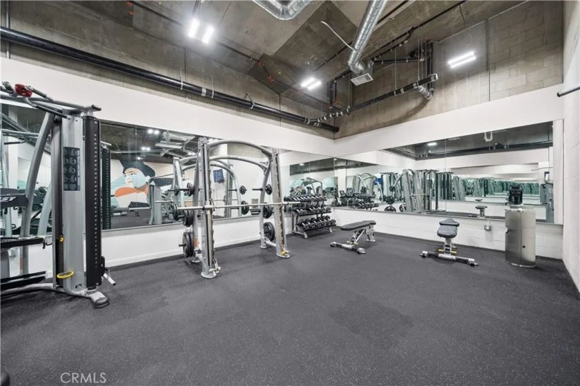 709 E Walnut Street #214 photo 32