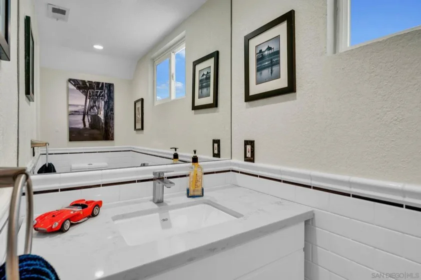 255 Daisy Avenue photo 15