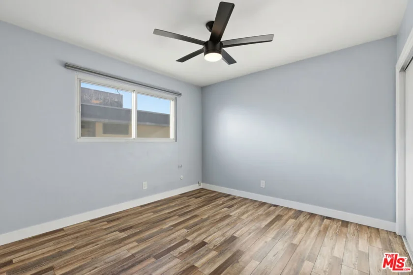141 W Hillcrest Boulevard #2 photo 22