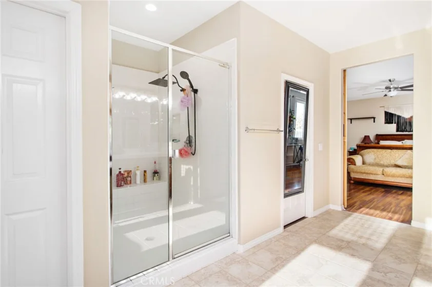 22862 Montanya photo 32
