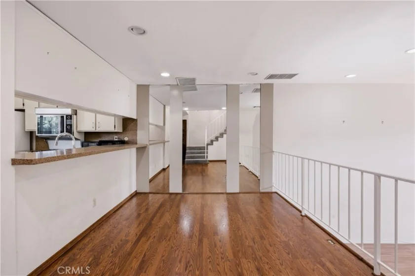 17943 Magnolia Boulevard #16 photo 16