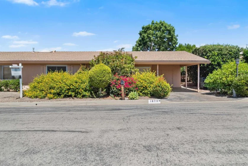 1872 Fairway Park #B photo 1