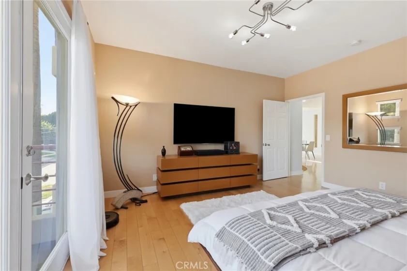 14271 Dickens Street #201 photo 26