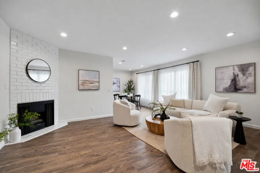 21811 Saticoy Street #23 photo 2