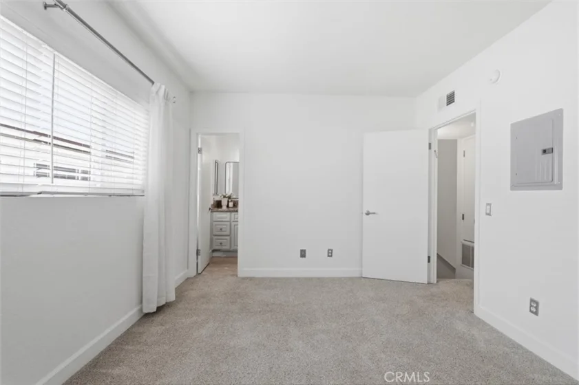 1747 Barry Avenue #106 photo 17