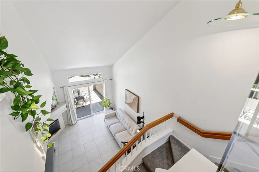 512 S Hollydale photo 30