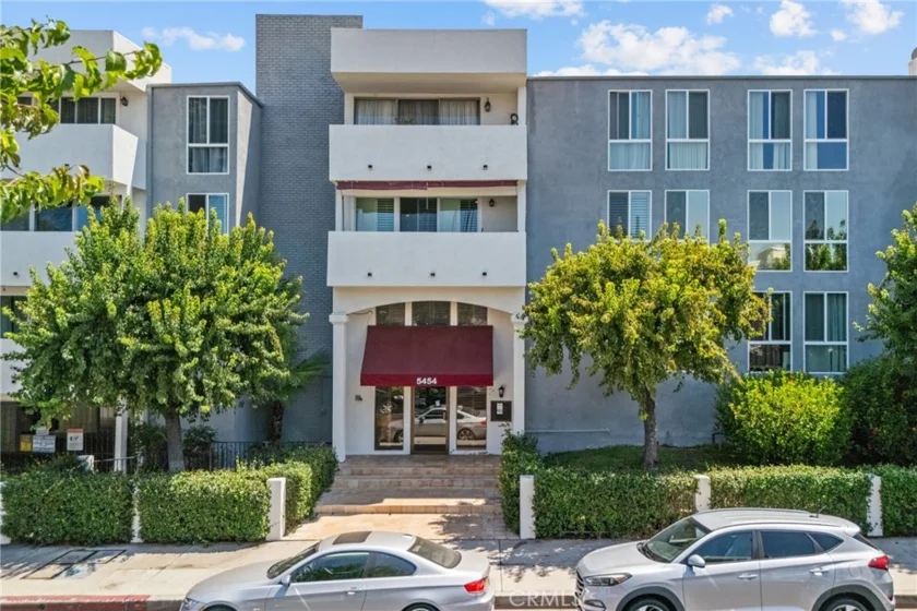 5454 Zelzah Avenue #309 photo 25