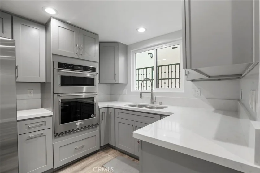 227 E Burbank #C photo 3