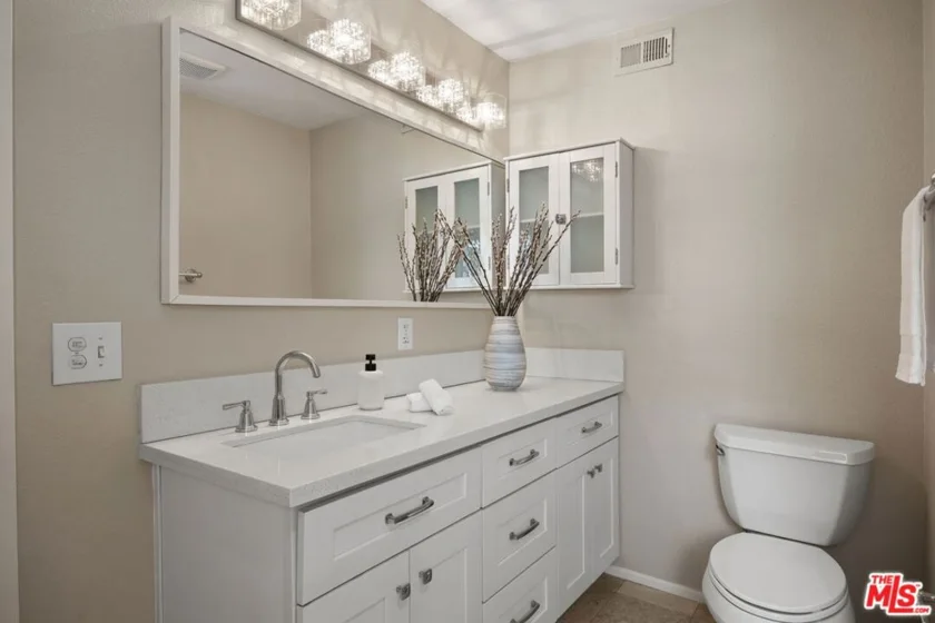 1234 Granville Avenue #4 photo 22