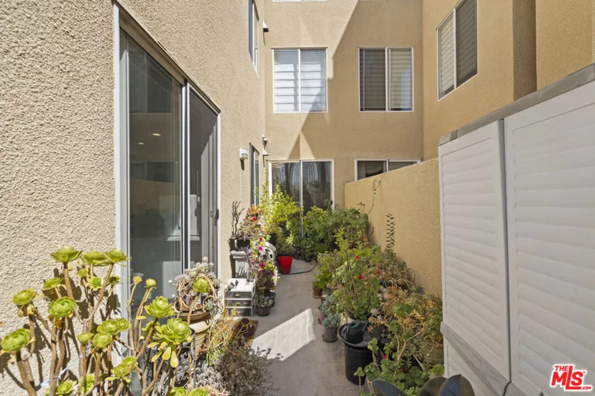 4100 Wilshire Boulevard #107 photo 1