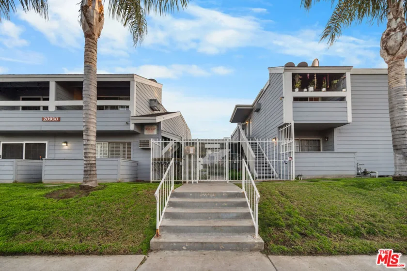 20930 Parthenia Street #114 photo 1