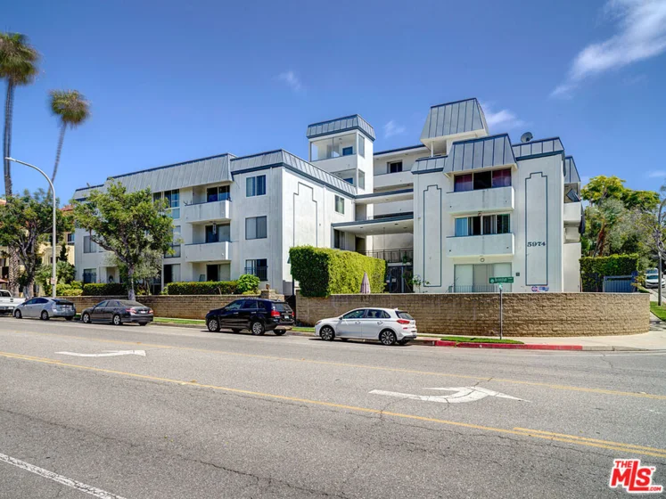 5974 Buckingham #401 photo 1
