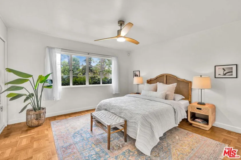 5226 Village Green photo 14