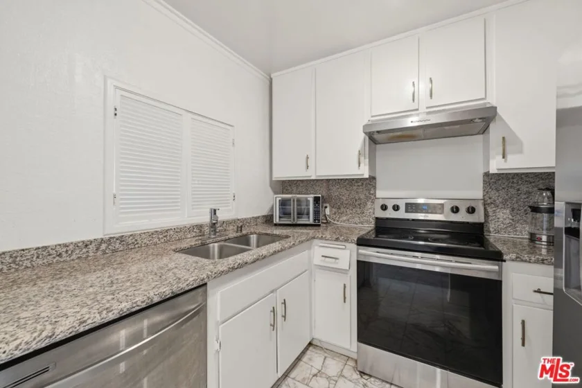 10751 Wilshire Boulevard #1206 photo 18