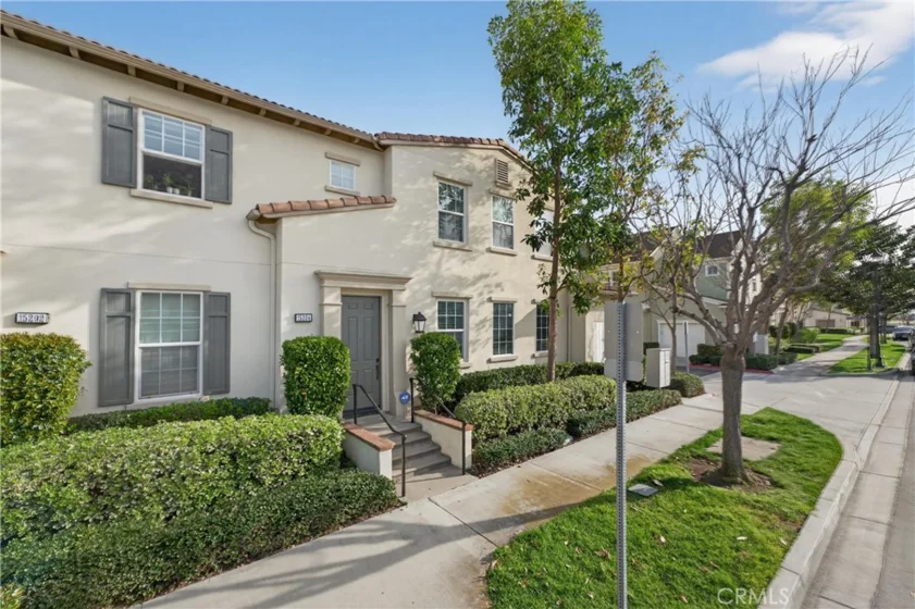 15204 Cambridge Street photo 1