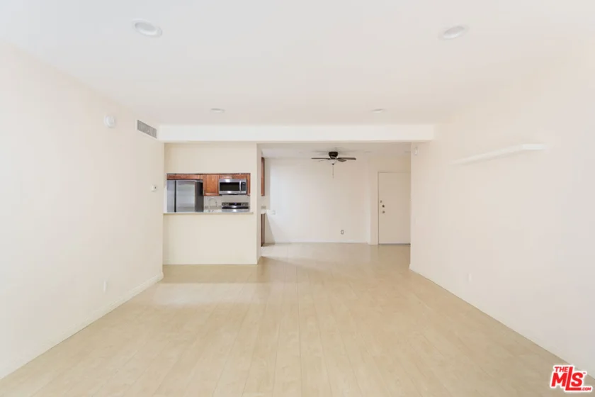 5460 White Oak Avenue #K103 photo 5