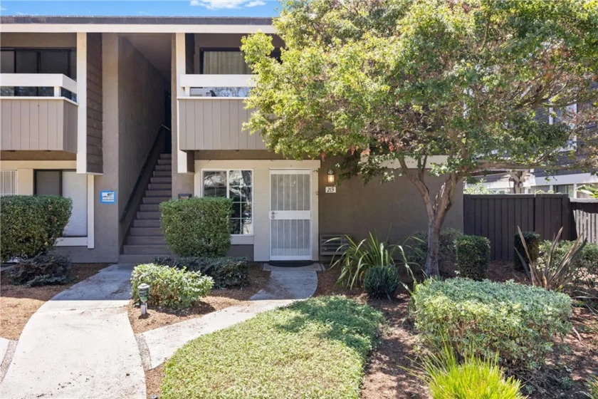 213 Springview photo 1