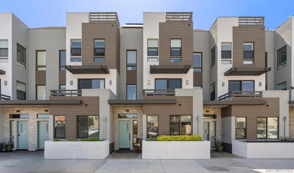 2537 State Street photo 2