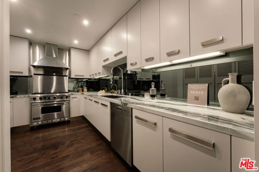 447 N Doheny Drive #101 photo 8