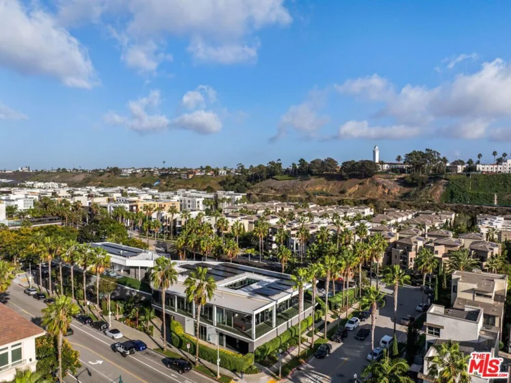5400 Playa Vista Drive #14 photo 29