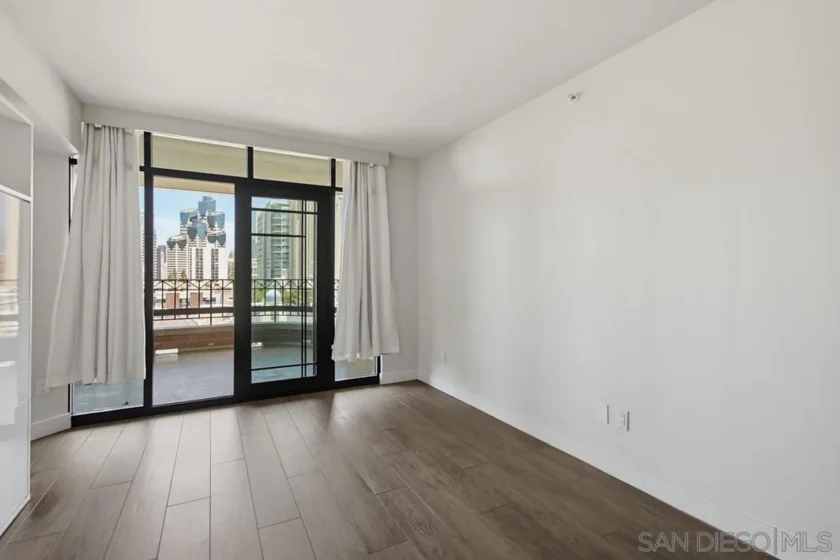 500 W Harbor #905 photo 22