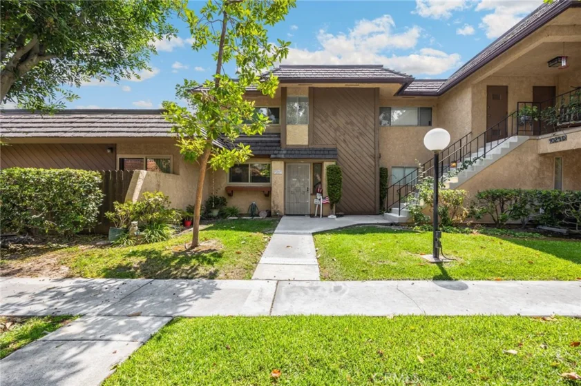 1024 Las Lomas Drive #B photo 1