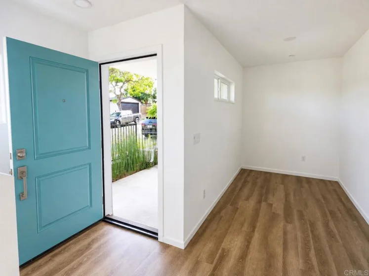 4968 Ocean View Boulevard photo 2