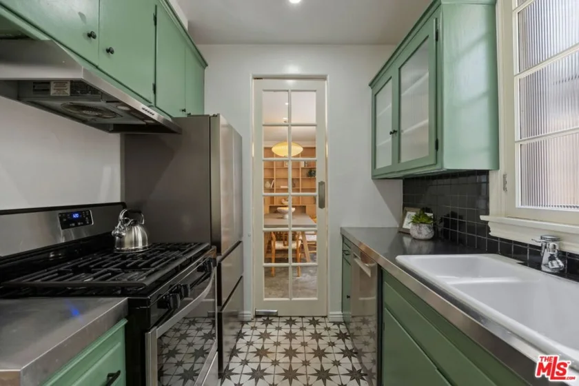 1345 N Hayworth Avenue #2 photo 17